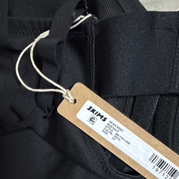 SKIMS Underwire Thong Bodysuit - Picture 8 of 8